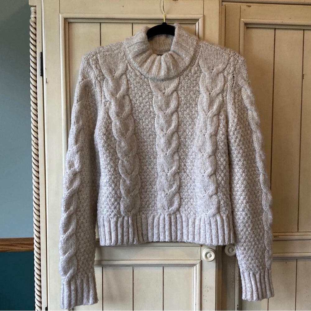 American Eagle Cream Cropped Cable Knit Mock-neck Sweater Size M